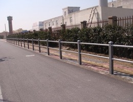 型材（馬路隔離欄）應用圖